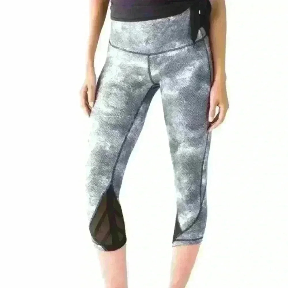 Lululemon Essential Rhythm Crop Mesh Legging Diffusion White Chevron Size 4